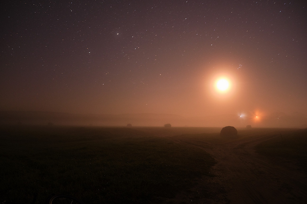 photo of the bright waning moon in the fog